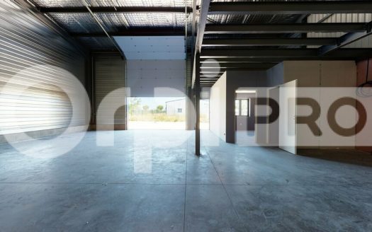 Local d&rsquo;activité/Entrepôt de 225 m² à louer à Perouges