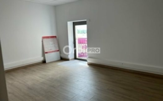 Bureau à louer à Civrieux en Dombes