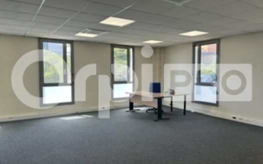 Bureau 92 m² en RDC d&rsquo;angle à vendre – Limas