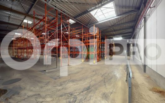 Entrepôt industriel et bureaux – Surface totale 3 788 m²