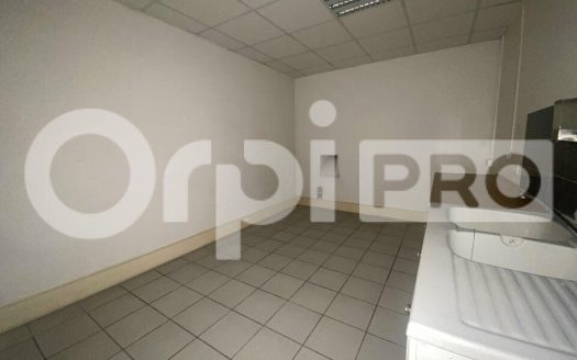 LOCAL COMMERCIAL – ARNAS – 92 m2