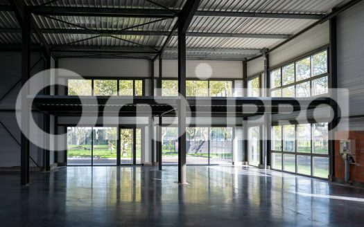 Local d&rsquo;Activités – 1960 m²