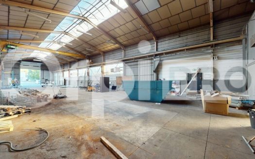 Local d&rsquo;activité de 650 m² à Jassans-Riottier (01480)