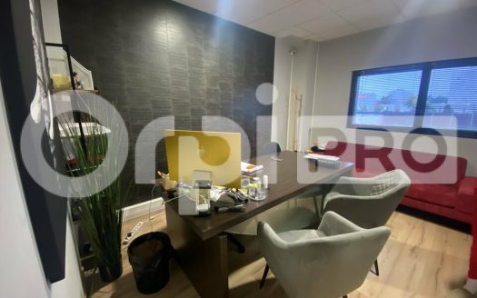 VENTE – VILLEFRANCHE Local d&rsquo;activité et bureaux de 230 m2 avec visibilité directe sur A6