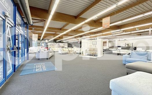 VILLEFRANCHE LOCAL COMMERCIAL A LOUER DE 860M2