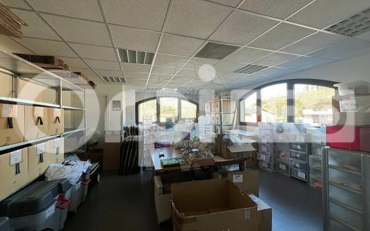 bureau de 72 m2 avec parking