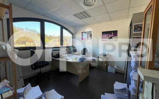 bureau de 72 m2 avec parking