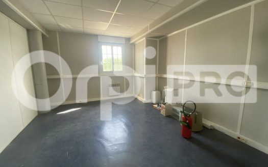 BUREAUX – ST JEAN DE THURIGNEUX – 170 m2