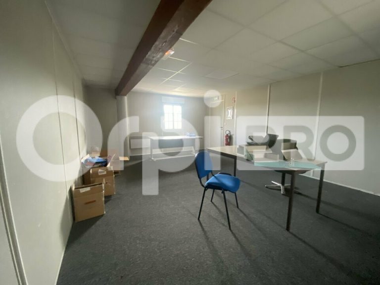 BUREAUX – ST JEAN DE THURIGNEUX – 170 m2