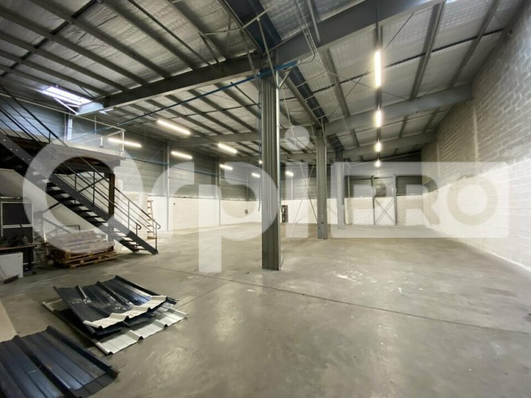 Local d’activité de 500 m2 environ – Vaulx en…