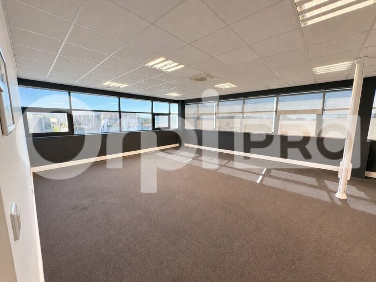 A LOUER – 135 m² – EMPLACEMENT PREMIUM — photo 3