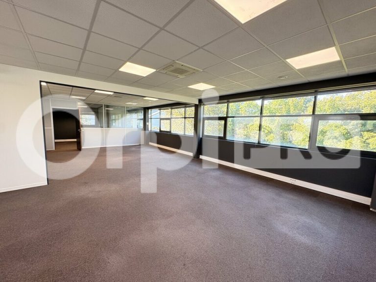 A LOUER – 87 m² – EMPLACEMENT PREMIUM — photo 2