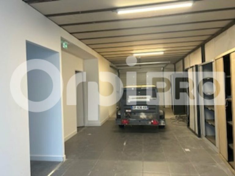 A VENDRE – LOCAL ACTIVITE DE 227 m² – VENISSIEUX