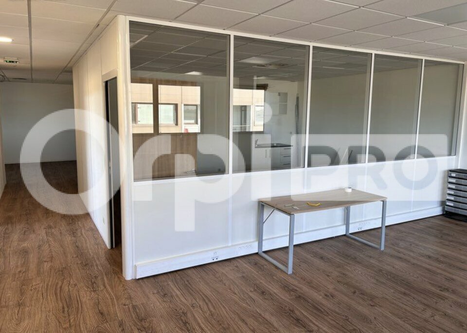 BUREAUX – Cailloux sur Fontaine – 160 m2 — photo 1
