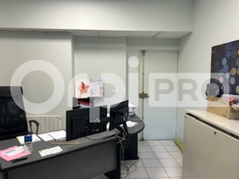 Bureau à louer 227 m² à Villefranche — photo 3