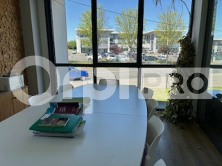 Bureau à louer à Limas