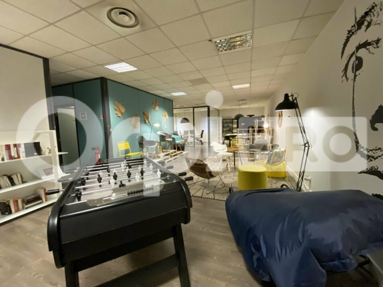 INVESTISSEUR – VAULX EN VELIN – 982 m2