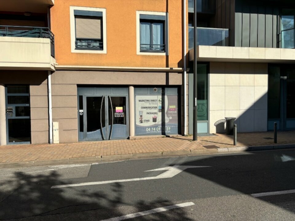 Joli local commercial 71 m2 centre ville Villefranche-sur-Saône — photo 1