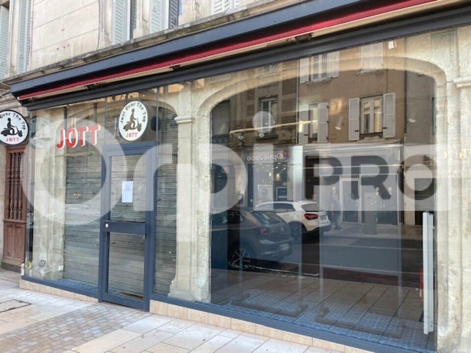 LOCAL COMMERCIAL A LOUER VILLEFRANCHE SUR SAONE — photo 1