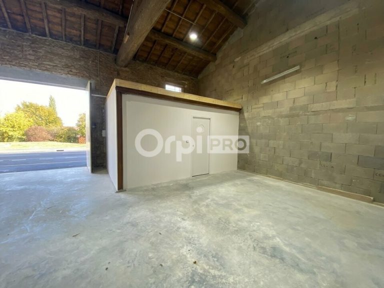 LOCAL D ACTIVITE – LIMAS – 100m2