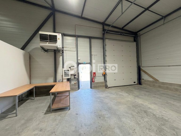 Local d’activité de 300 m² – Belle hauteur et prestations de qualité — photo 2