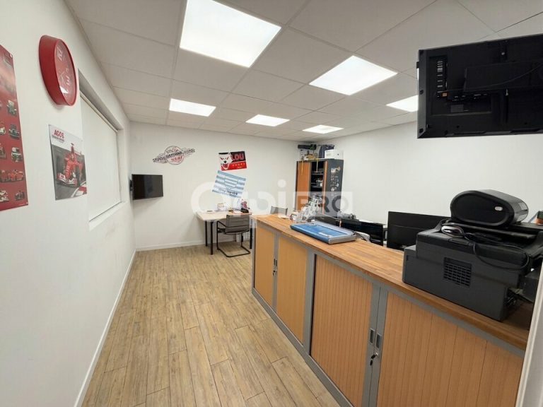 Local d’activité de 300 m² – Belle hauteur et prestations de qualité — photo 3