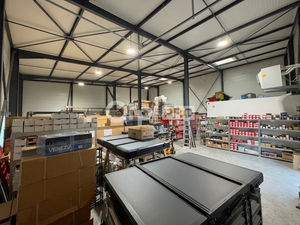 Local d’activité de 300 m² – Belle hauteur et prestations de qualité — photo 1