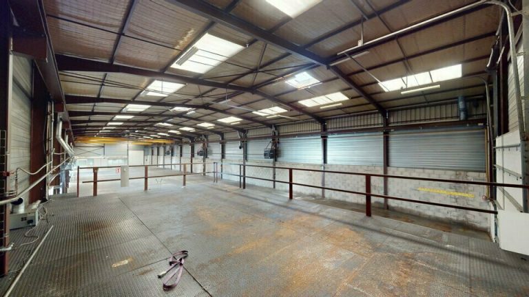 Local d’activités – 2400m² — photo 3