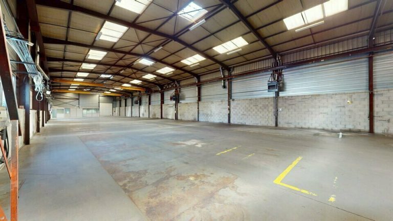 Local d’activités – 270m² — photo 2