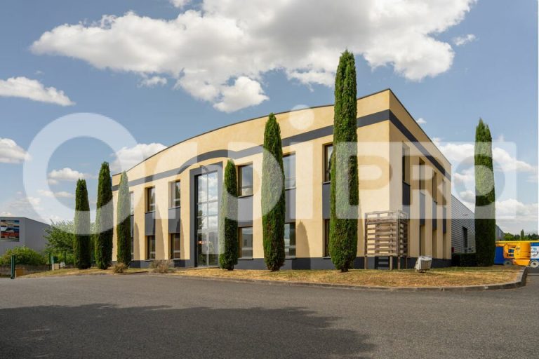 Locaux d’Activités – 1 440 m² idéal siège social — photo 3