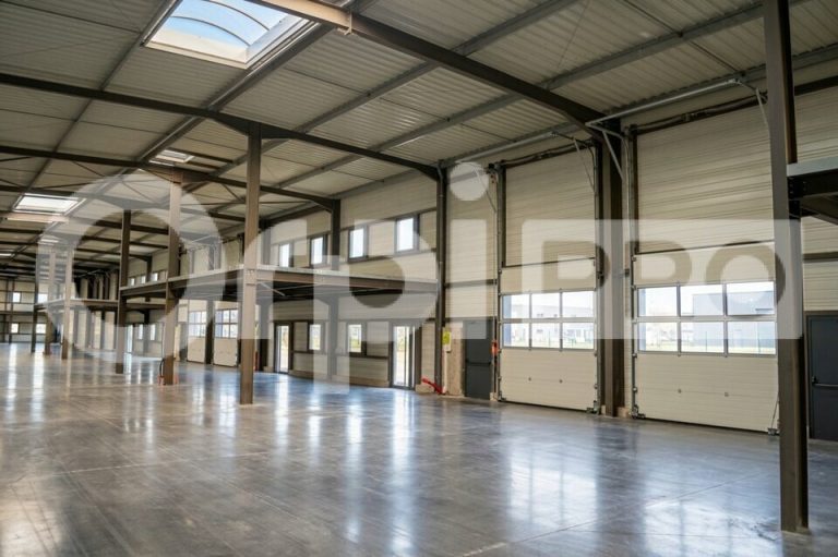 Locaux d’Activités – 943 m²