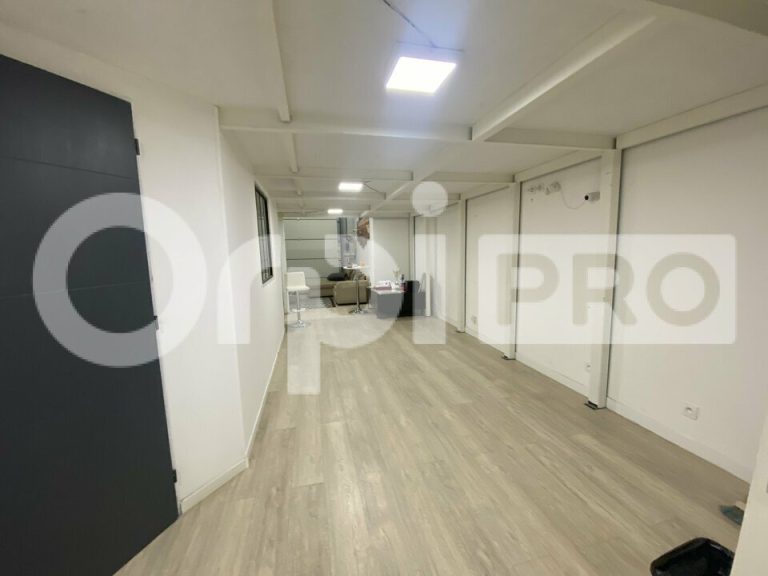 VENTE – VILLEFRANCHE Local d’activité et bureaux de 230 m2 avec visibilité directe sur A6